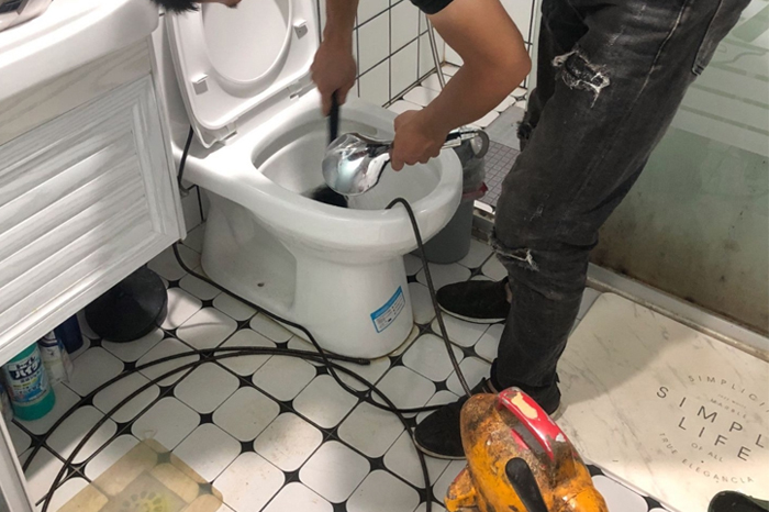 太平马桶堵塞自己疏通还是找师傅?专业上门服务让你省时更省心